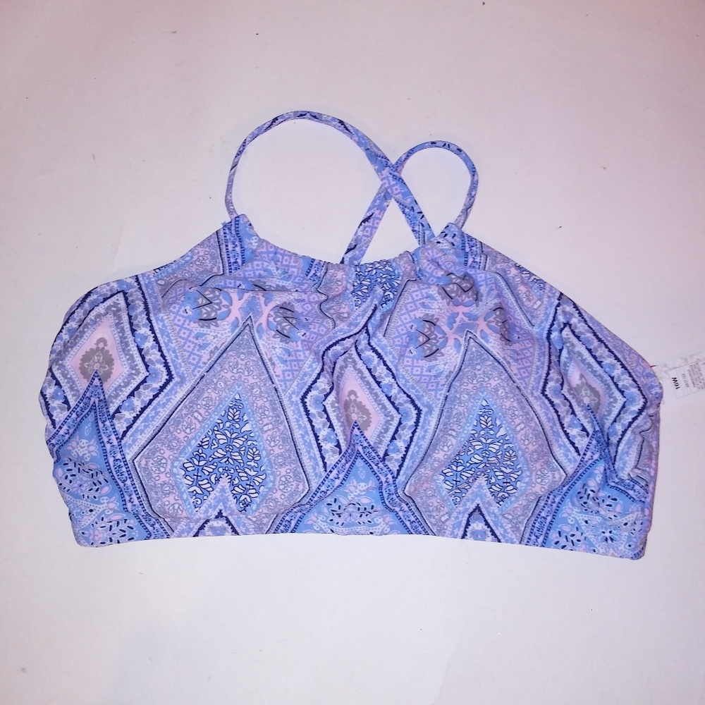 Xhilaration‎ Swim Bikini Top
16W
Crop Style
Blue Pink White
